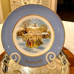 Vintage Wedgewood England made for Avon Products Christmas 1977.